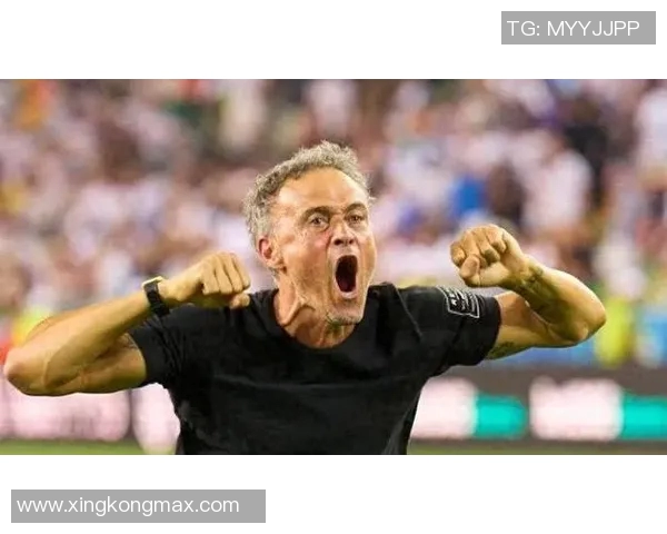 恩里克首次见证连续扑出四个点球巴黎喜获新奖杯庆祝时刻