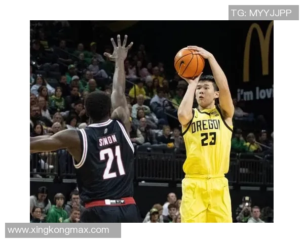 林葳上半场表现平平仅得2分但3次助攻展现传球潜力引人关注 林葳上半场表现平平仅得2分但3次助攻展现传球潜力引人关注