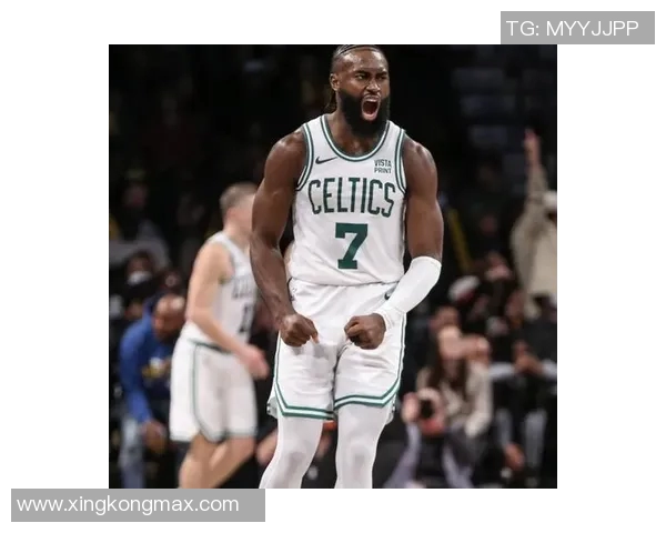 杰伦布朗独自发力砍下33分7板4助可惜失误偏多达7次